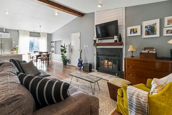 Aménagez un Bureau Minimaliste à Domicile : Conseils Pratiques et Astuces Inspirantes